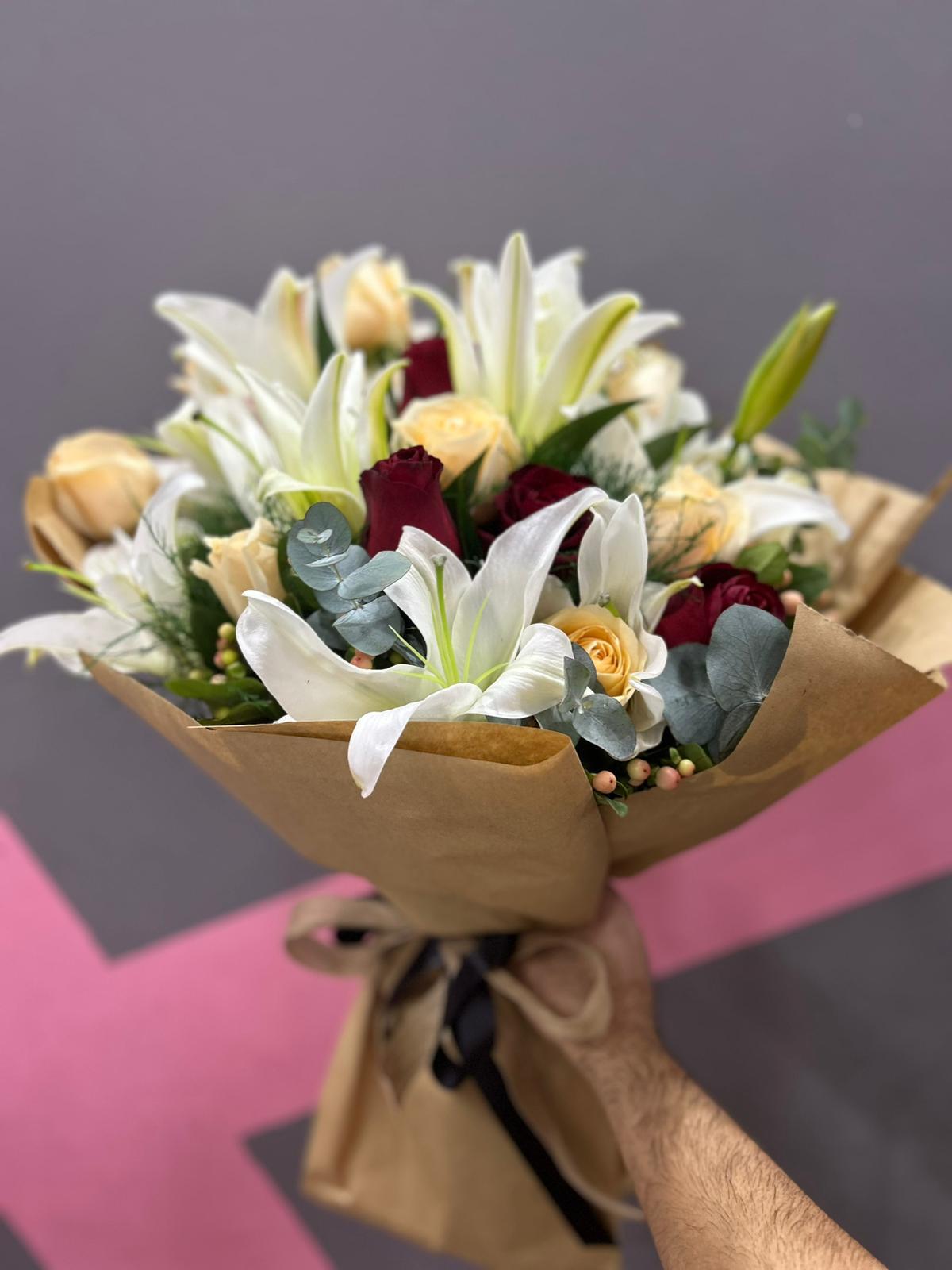 karisik-lilyum-gul-buketi-snt10