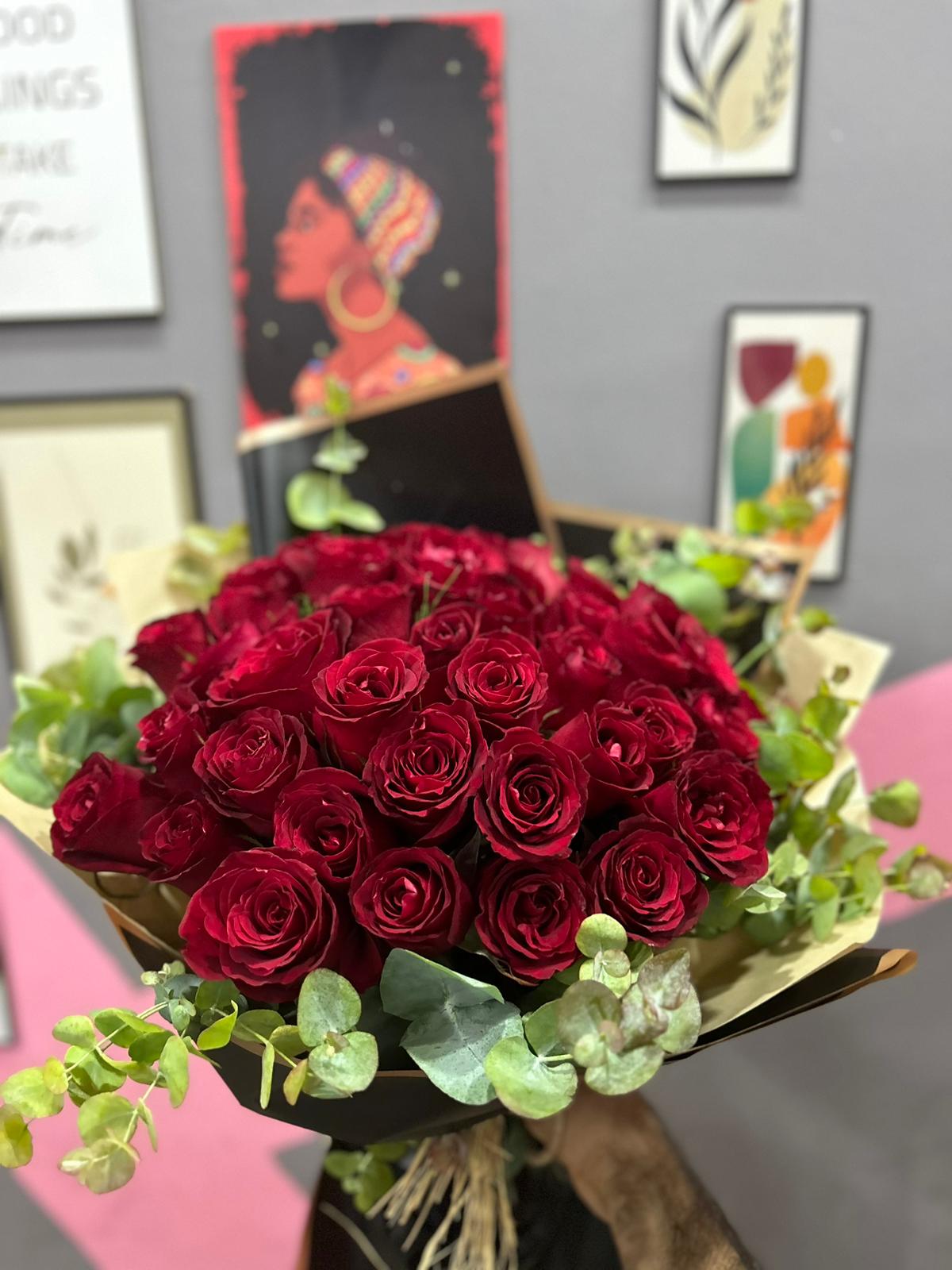 51-adet-luks-kirmizi-gul-buketi--snt37