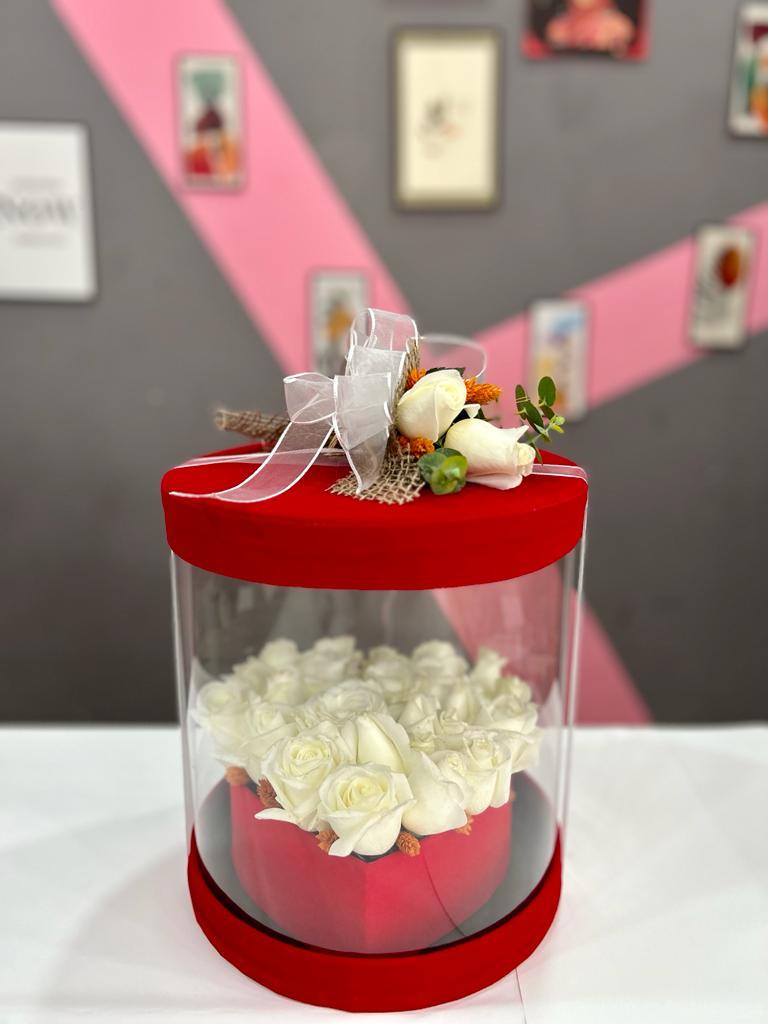 seffaf-kutuda-beyaz-gul--snt21