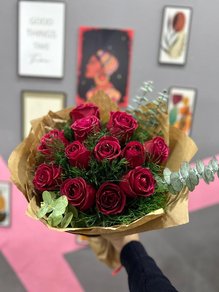 kraft-kagitta-12-kirmizi-gul-snt59