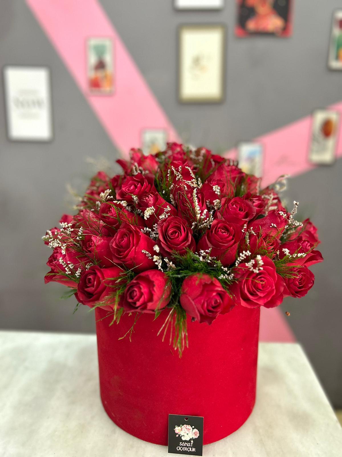 kutuda-41-adet-kirmizi-gul-snt18